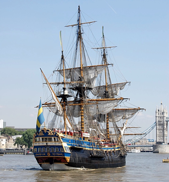 Galleon Goteborg reconstruction sailing by London Bridge